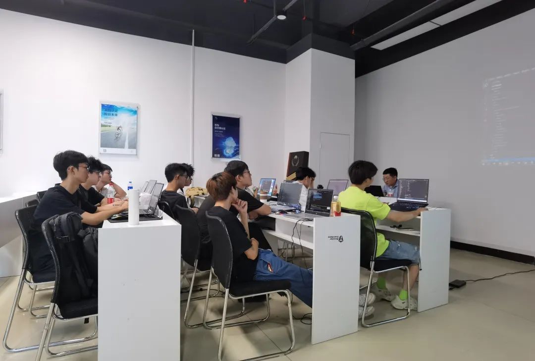 暑期首场华为云移动应用开发师资培训在泰豪动漫学院举办，赋能动漫人才培养新动能